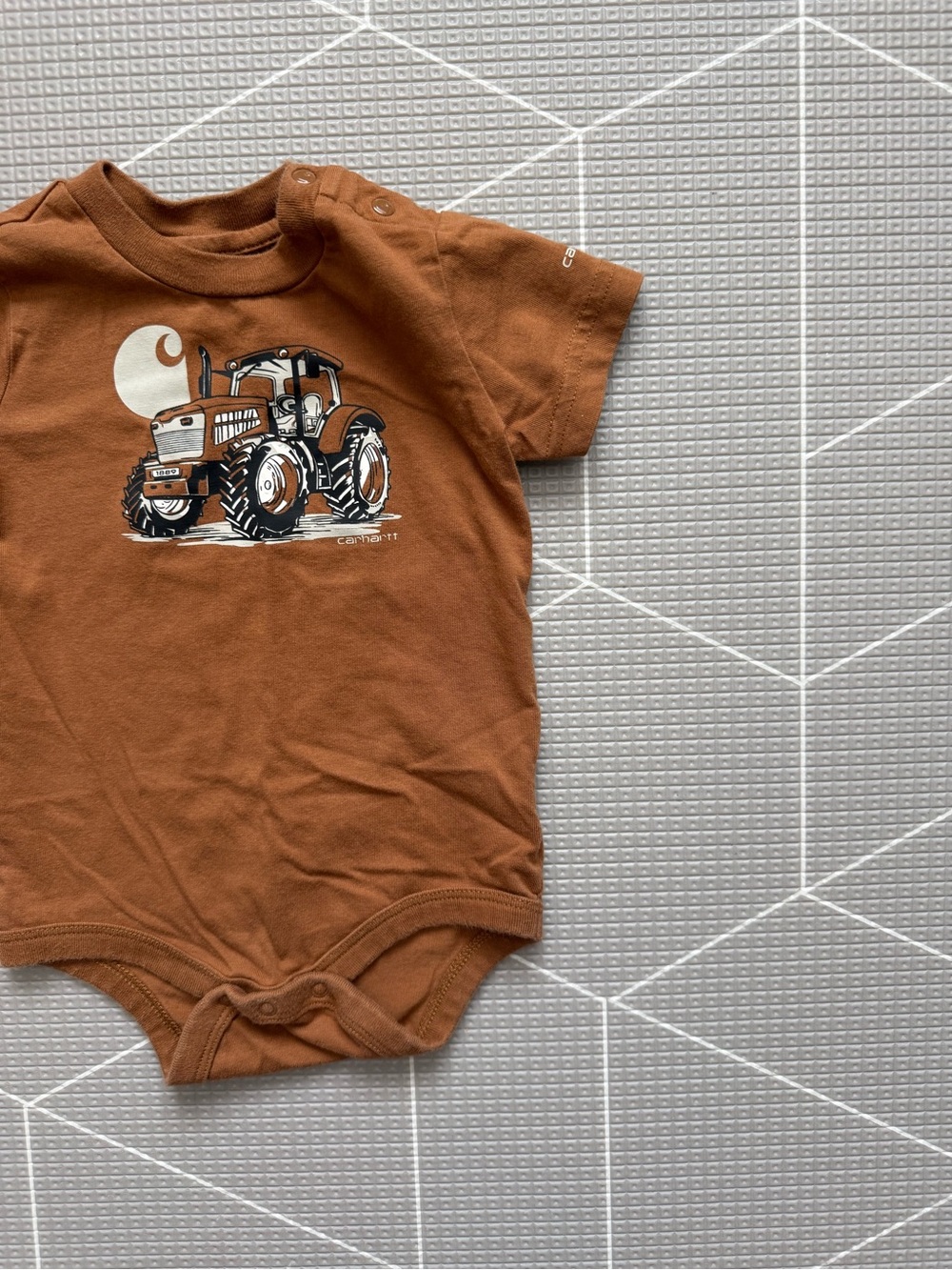 Carhartt|Baby boy Brown graphic Tractor Short-Sleeve onesie Bodysuit•••9M Staple